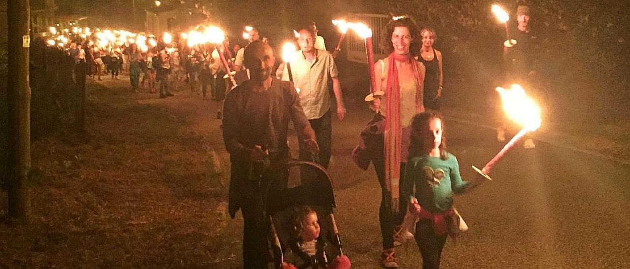 Asistentes a la tradicional Festa dos Fachos de A Peneda, en la última edición celebrada. | // BEATRIZ CARRASCO