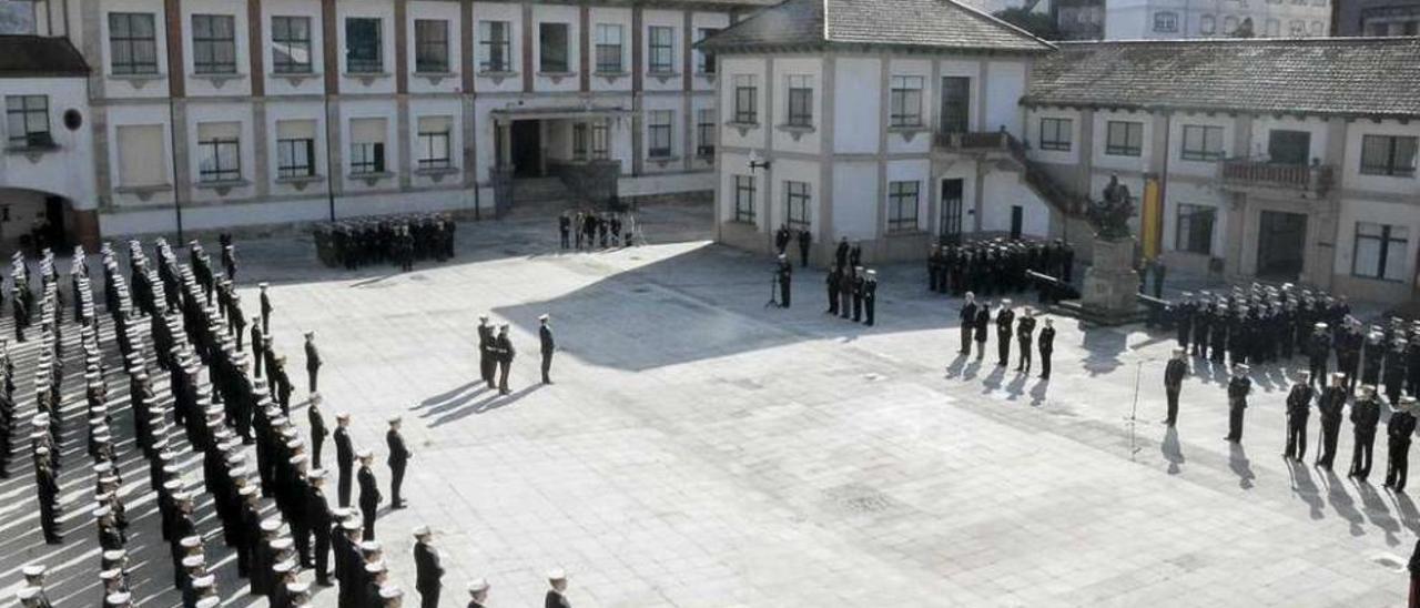 Un momento del acto celebrado ayer en la Escuela Naval Militar. // S.A.