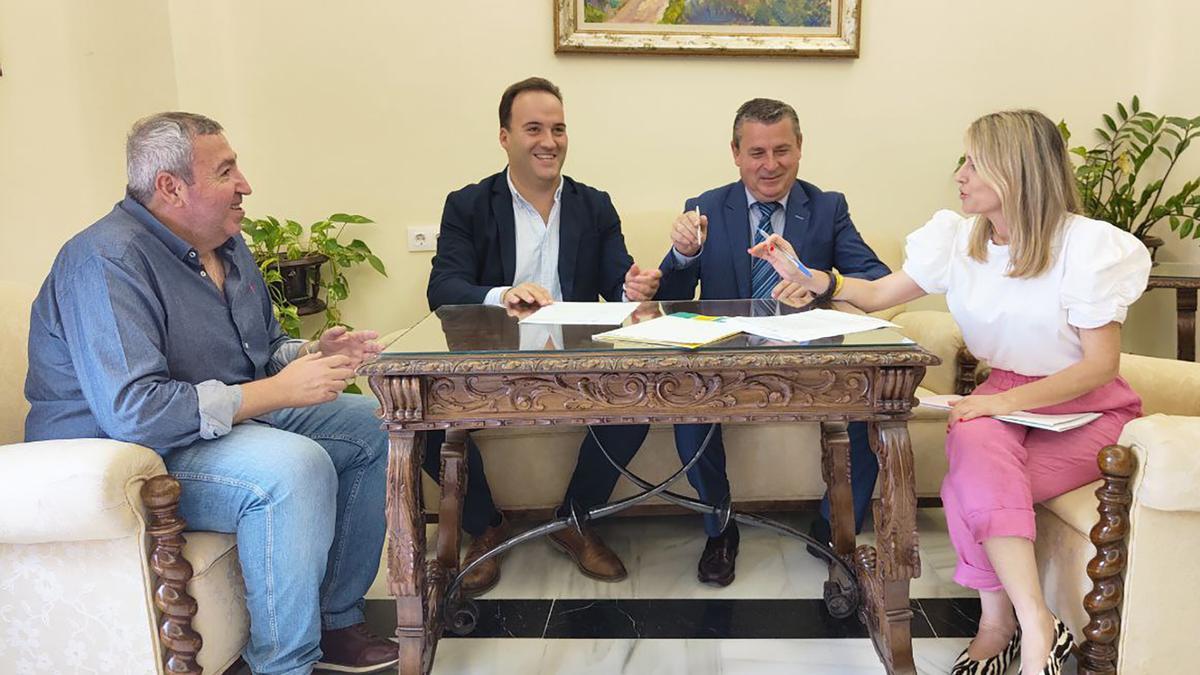 Firma del préstamo para las inversiones del Ayuntamiento de Priego