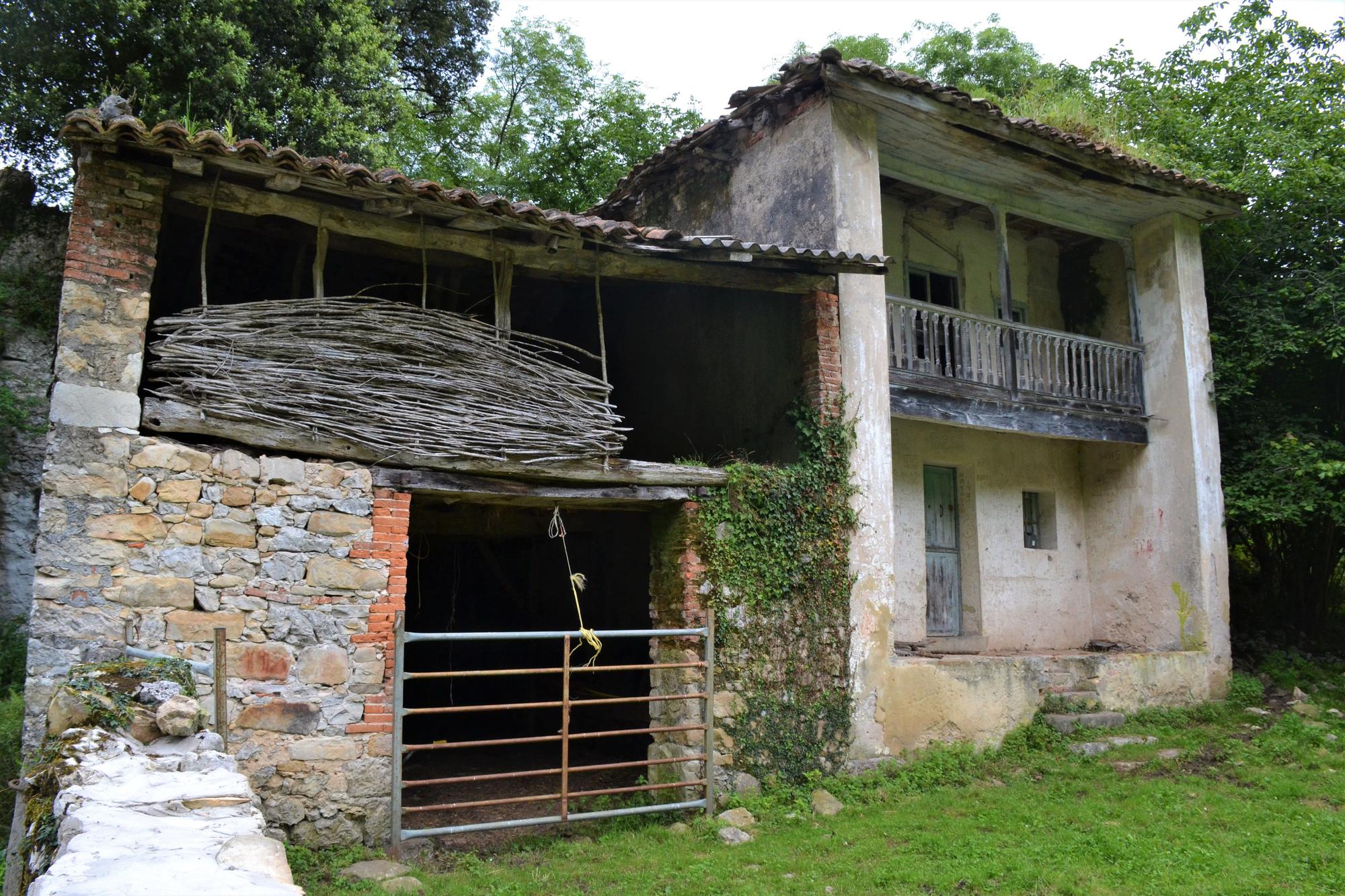 De ruta por Porrúa: siete kilómetros de  postal de la Asturias rural