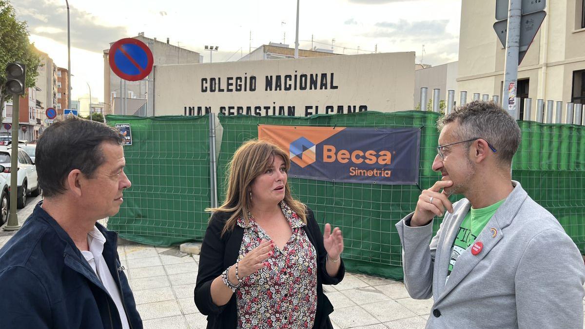 Representants socialistes van visitar el col·legi Sebastián Elcano aquest dijous.
