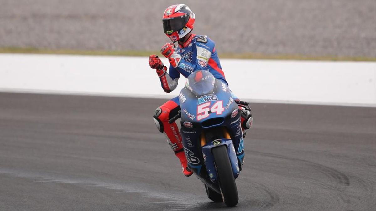 Pasini celebra el resultado sobre su Kalex