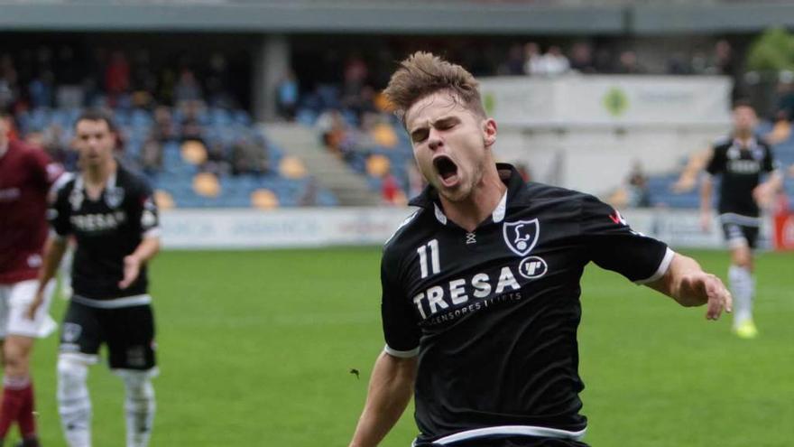 Iván Garrido, en el partido frente al Pontevedra en Pasarón.