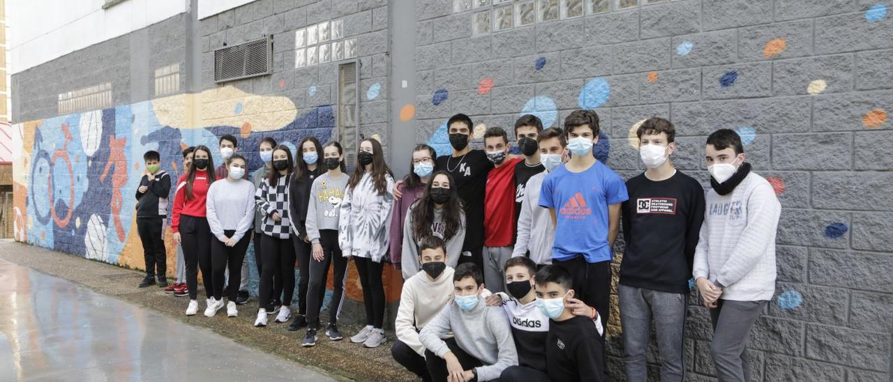 Alumnos de cuarto de la ESO, en el patio del Rosario de Acuña. | Fernando Rodríguez