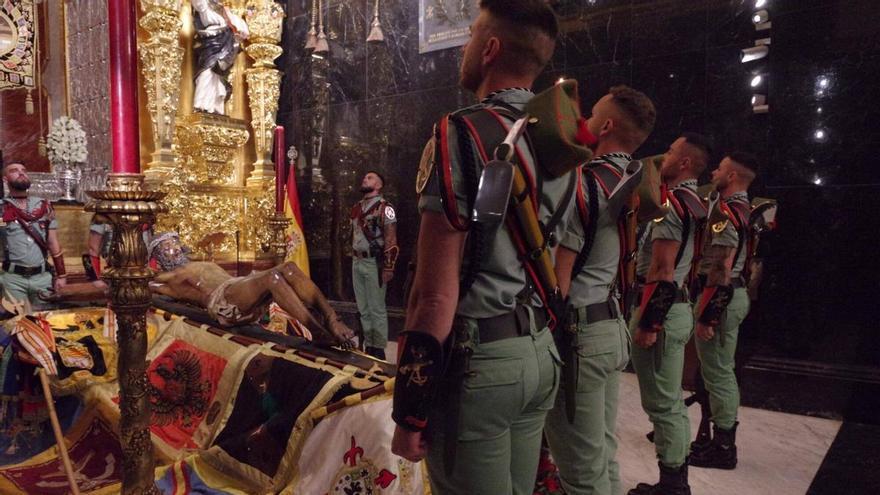Corona de Espinas al Cristo de la Buena Muerte y primera guardia de la Legión