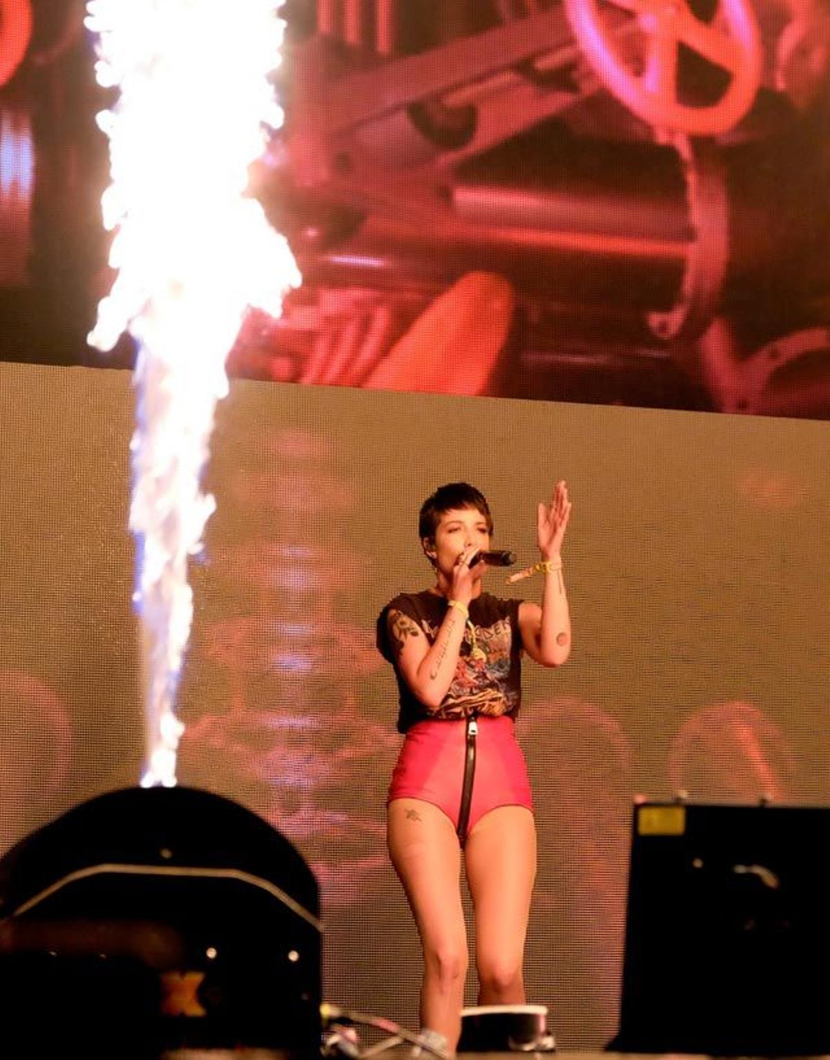 Halsey, durante su actuación en el segundo fin de semana del Festival de Coachella.