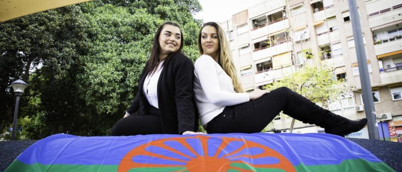 Cristina Pomares y Minerva Rodríguez trabajan en la Fundación Secretariado Gitano por la inserción social y laboral de esta comunidad | EVA MOYA