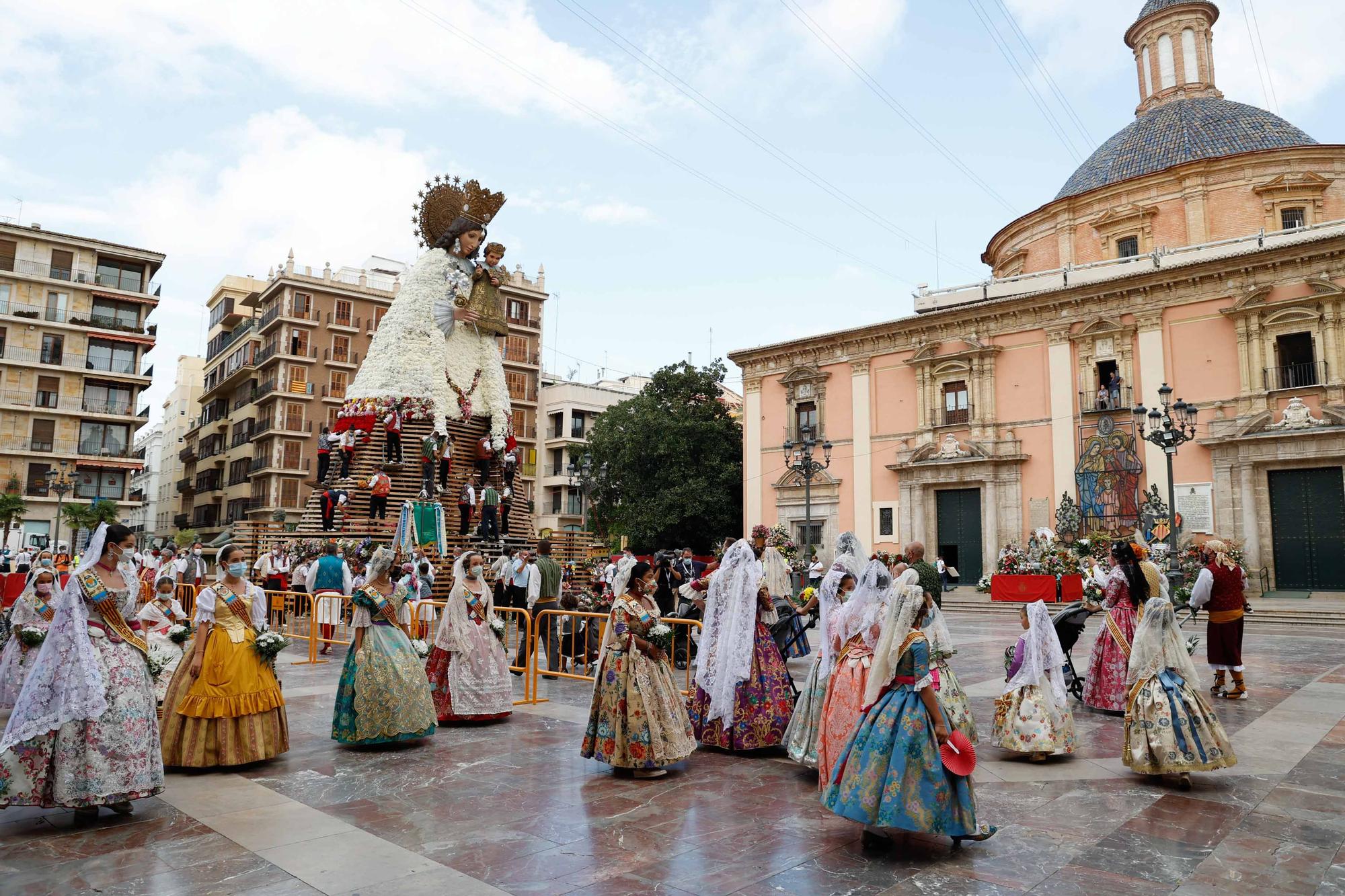 Búscate en el segundo día de Ofrenda por la calle Caballeros (entre las 17.00 y las 18.00 horas)