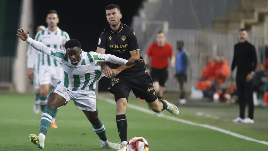 Lance del encuentro entre el Córdoba CF y el Castellón en El Arcángel.