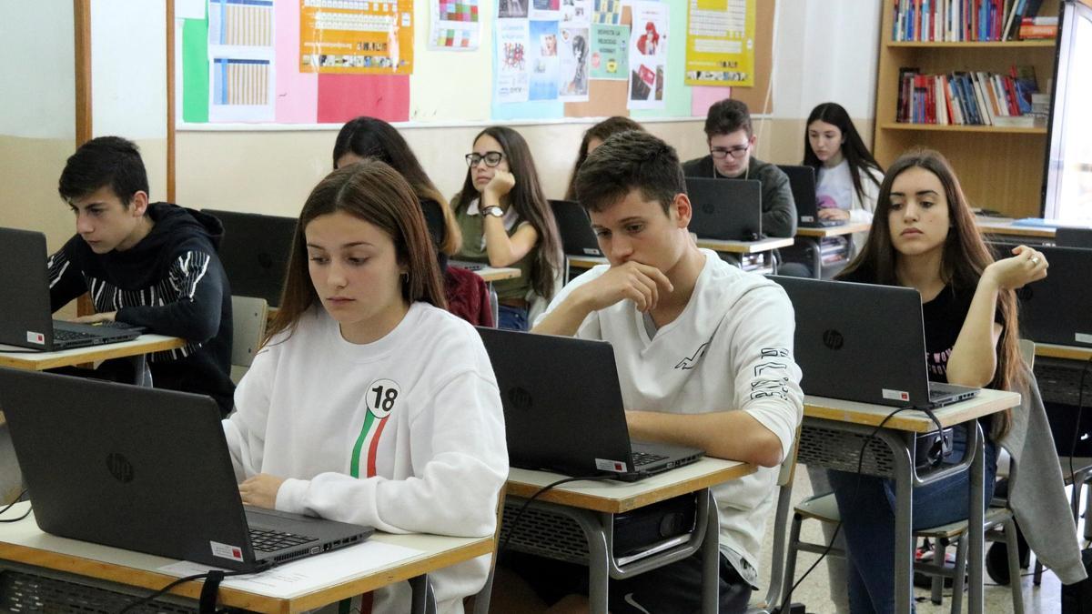 Alumnes del Col·legi La Mercè de Martorell participant en les proves PISA, en una foto d'arxiu