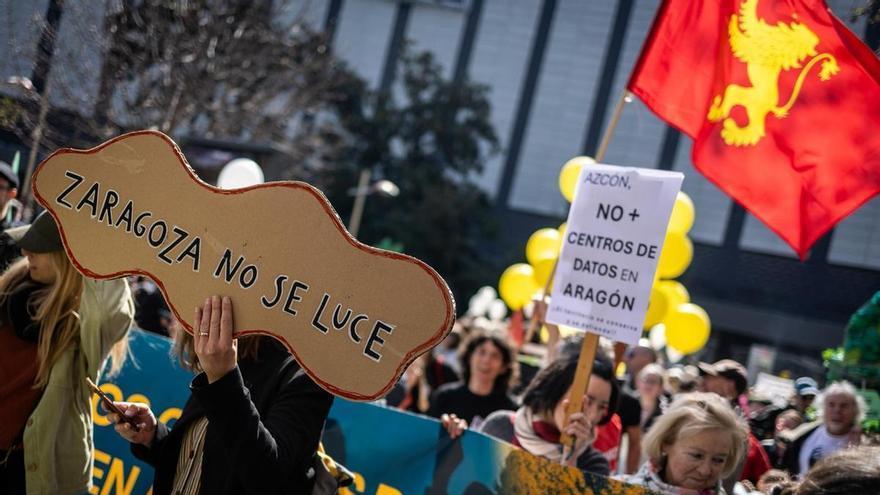 Vídeo | Las calles vuelven a gritar "Zaragoza no se vende" en una nueva manifestación "contra un modelo de ciudad espectáculo"