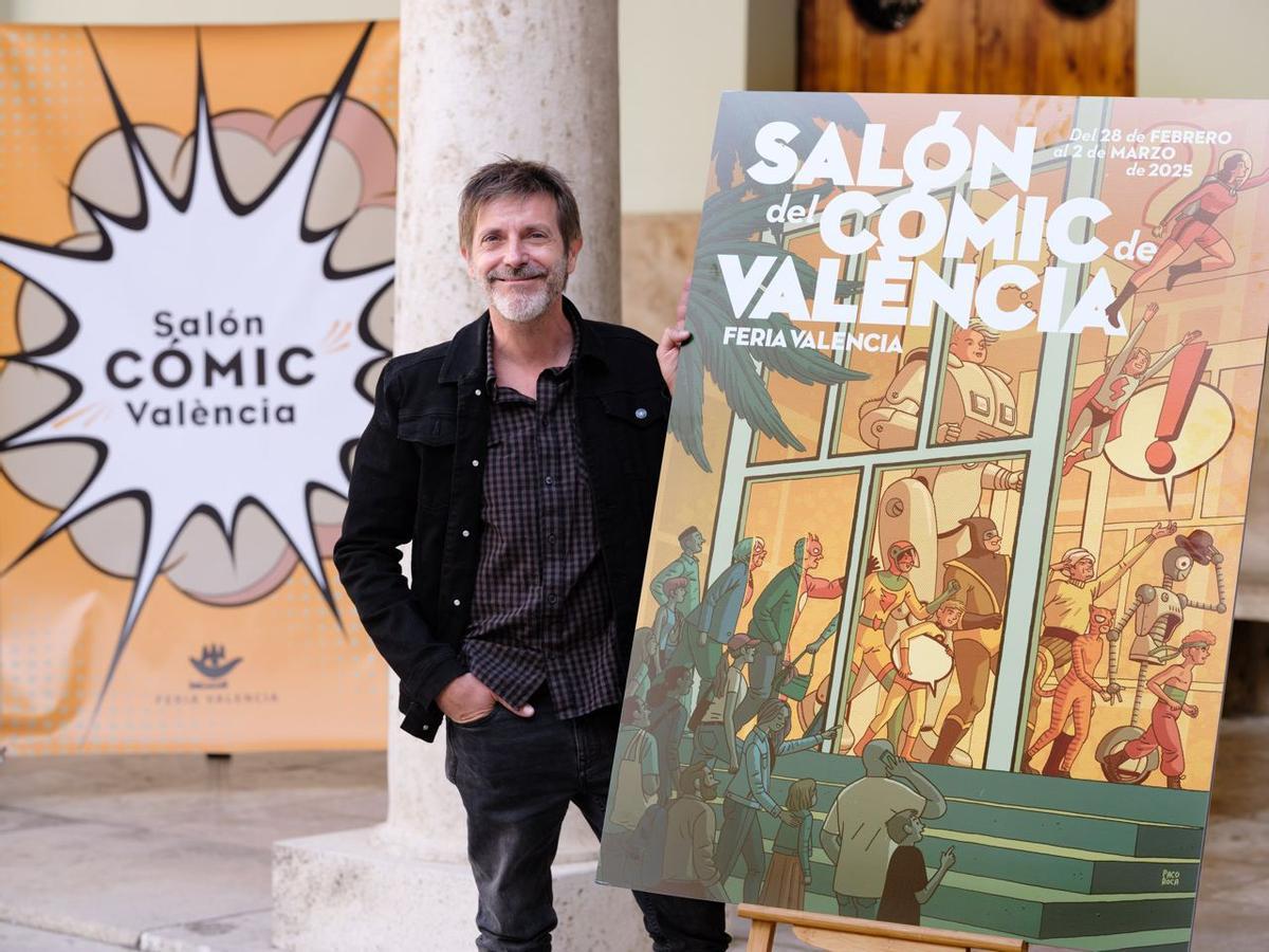 Paco Roca con el cartel del Salón del Cómic de València 2025