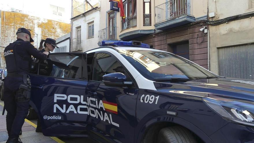 Dos detenidos tras robar la caja registradora de varios comercios en Alcantarilla