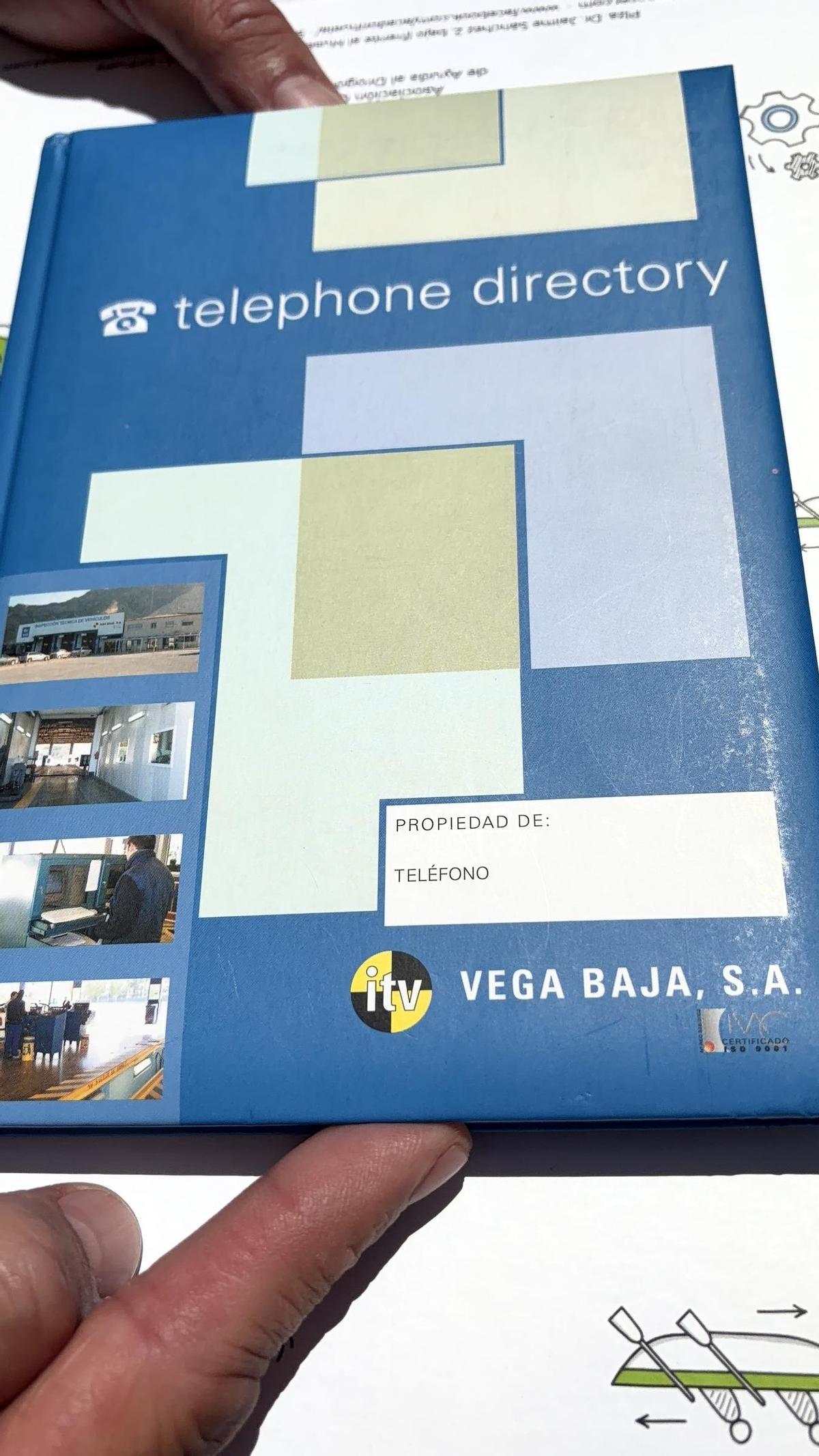 Un ejemplar de las 100.000 agendas que ITV Vega Baja compró a 17 euros la unidad para regalársela a sus clientes
