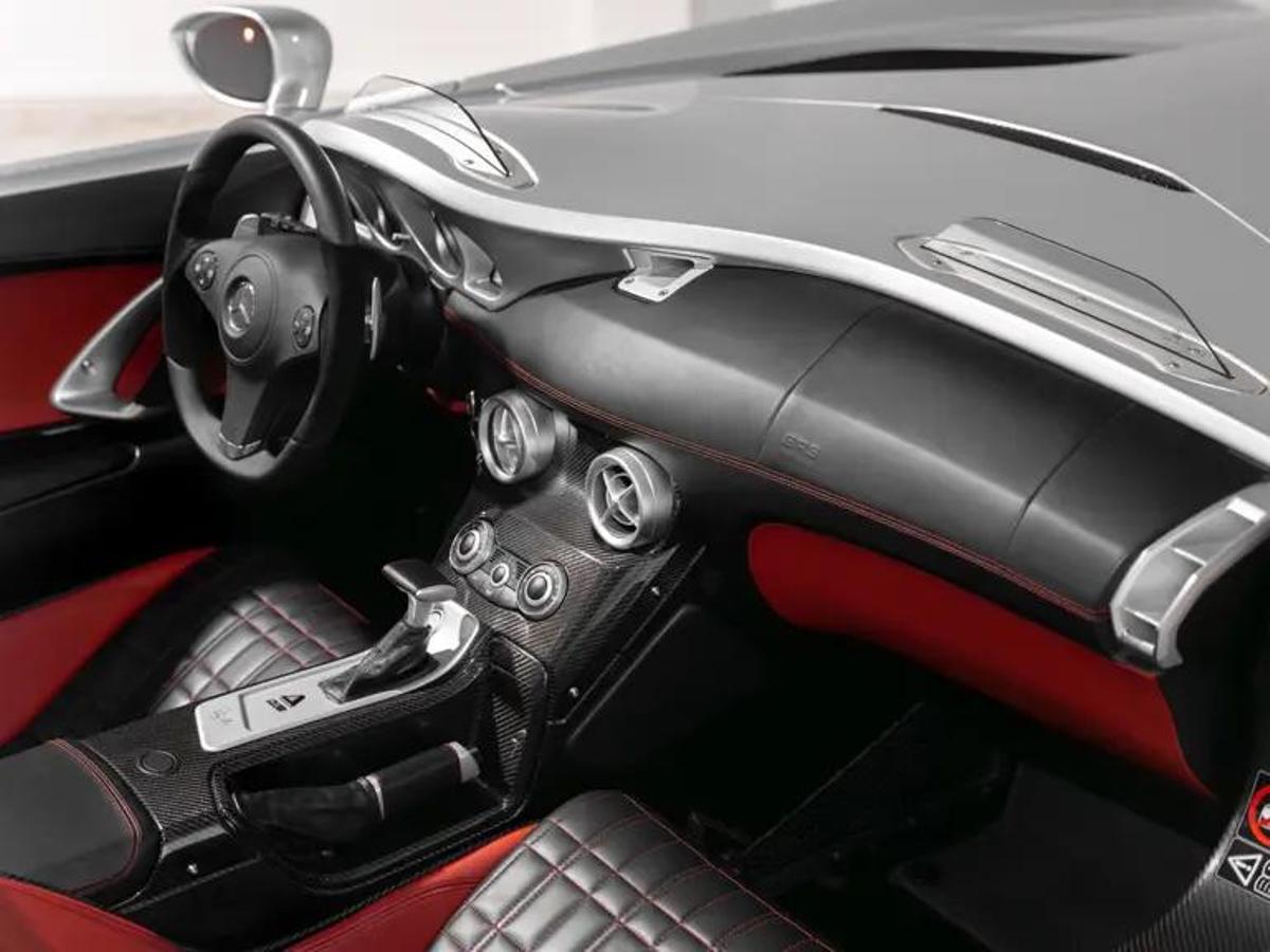 Interior del Mercedes Benz SLR McLaren Stirling Moss