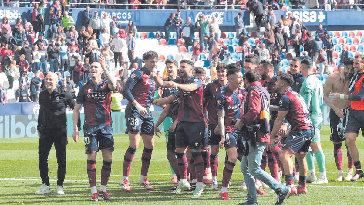 Celebración del Levante tras la victoria ante el Castellón