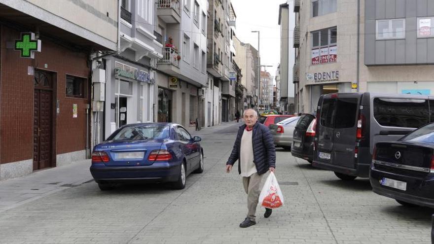 El gobierno eliminará la zona de aparcamiento y cerrará el paso a media calle.  | // BERNABÉ/JAVIER LALÍN