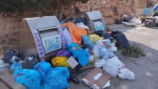 Formentera se llena de basura por la huelga del servicio de recogida