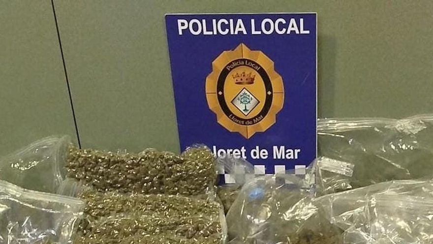 Un veí de Lloret de Mar veu &quot;moviments sospitosos&quot; en un pàrquing i la policia atrapa tres traficants
