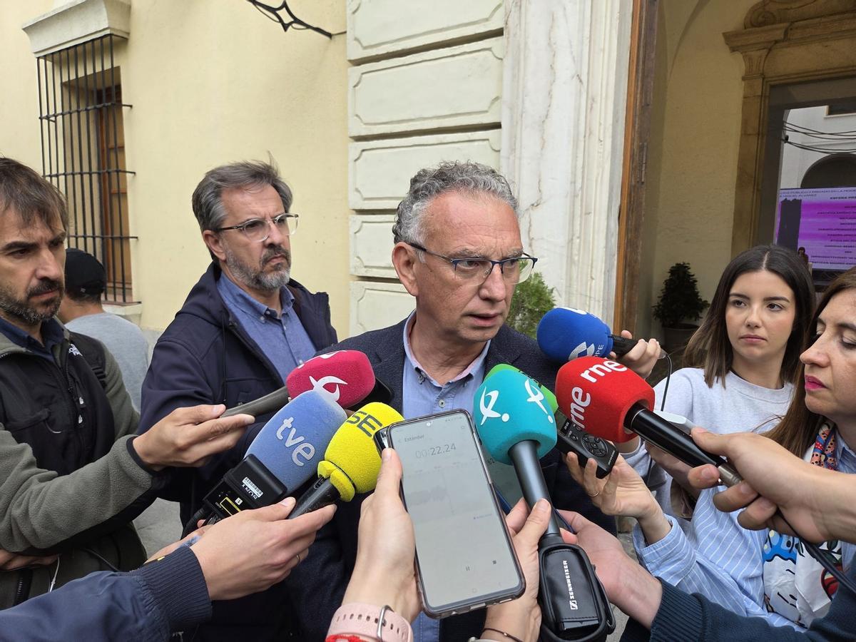 El delegado del Gobierno en Extremadura, José Luis Quintana, atiende a los medios