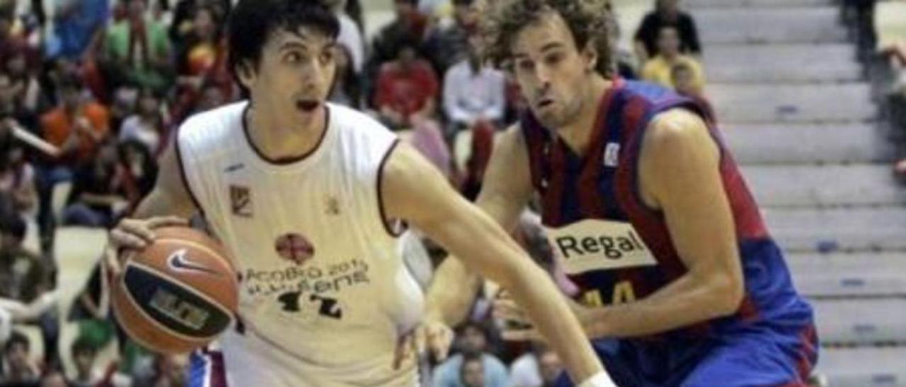 Nihad Djedovic, en su etapa como jugador del Monbus Obradoiro, en un partido contra el Barça.