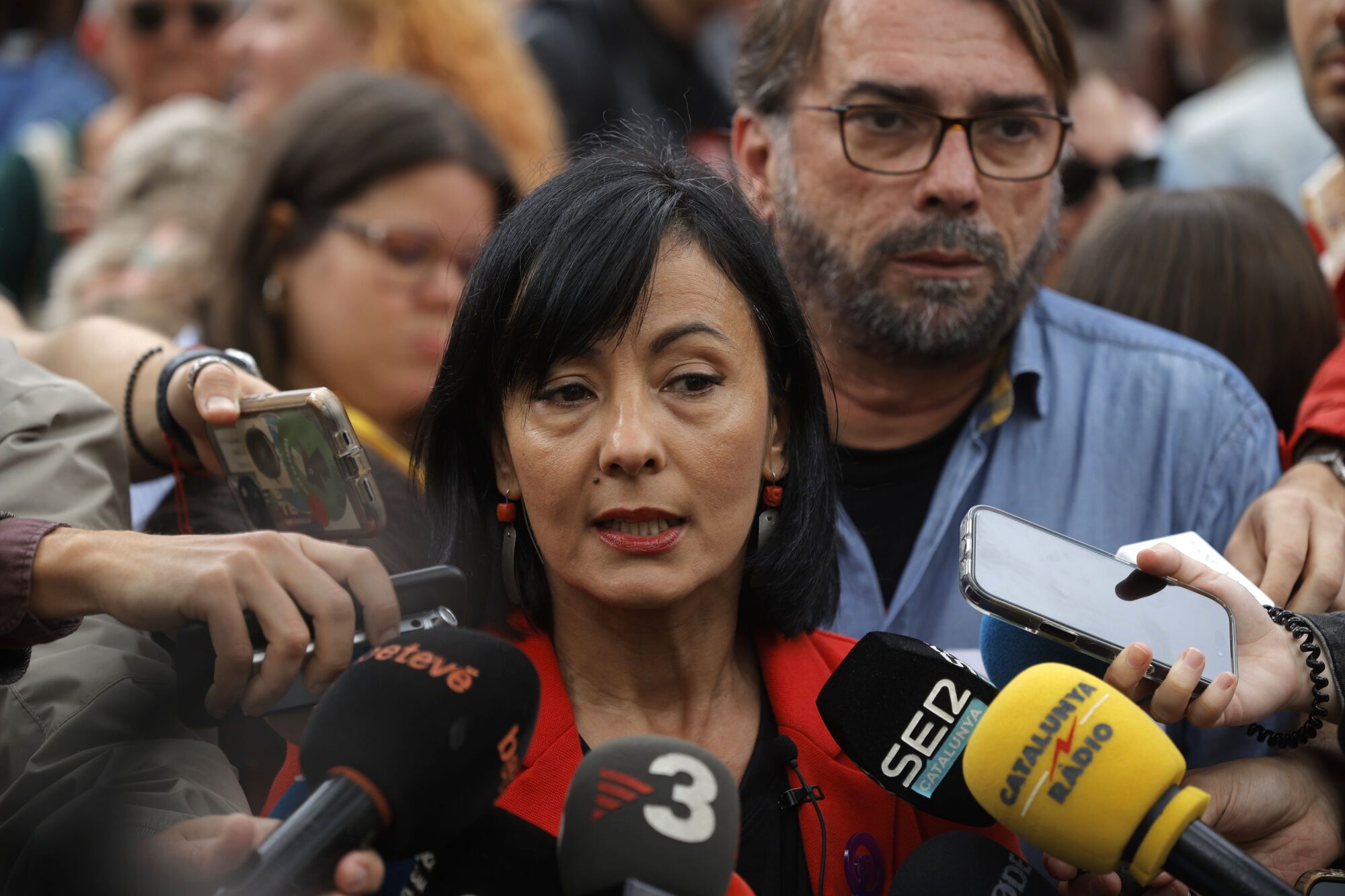 La secretaria general de CC.OO. de Catalunya, Belén López, ofrece declaraciones a los medios durante la manifestación por el Día del Trabajador, a 1 de mayo de 2025, en Barcelona, Catalunya (España). Los sindicatos UGT y CCOO han convocado hoy 1 de mayo, en más de 50 ciudades, a la ciudadanía a participar en los actos y manifestaciones para defender los derechos de las personas trabajadoras. El lema de este año es 'Proteger lo conquistado, ganar futuro' para persistir en que se cumpla el acuerdo para rebajar la jornada laboral hasta las 37,5 horas en 2025 y urgir a que se abra una mesa de diálogo social para reformar el despido en España. 01 MAYO 2025;TRABAJADOR;DERECHOS;BARCELONA;LABORALES Kike Rincón / Europa Press 01/05/2025. BELÉN LÓPEZ;Kike Rincón;category_code_new;