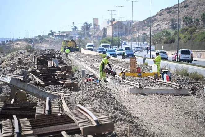Así avanzan las obras de renovación de las vías de Cercanías en Alicante