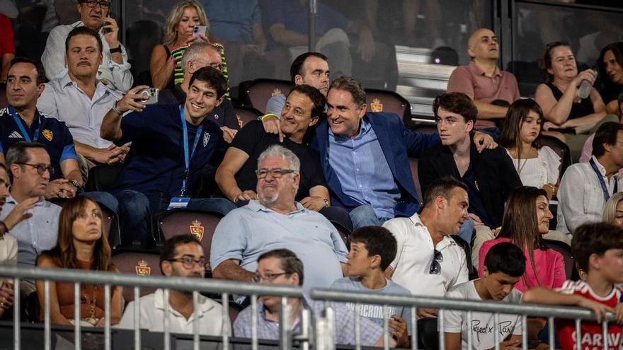 Richard Lee y Santos Nagore, de A.GAIN, presentes en el Ibercaja Estadio junto a César Sánchez