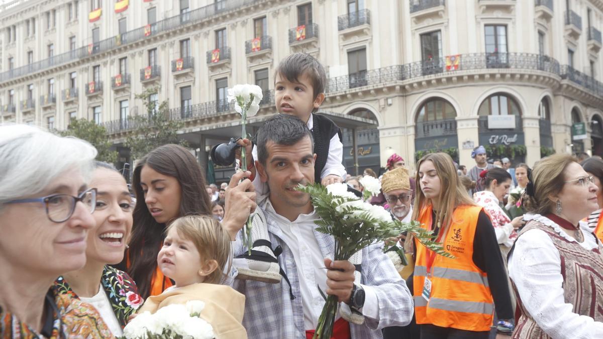 En imágenes | La Ofrenda de Flores a la Virgen del Pilar 2023 (I)