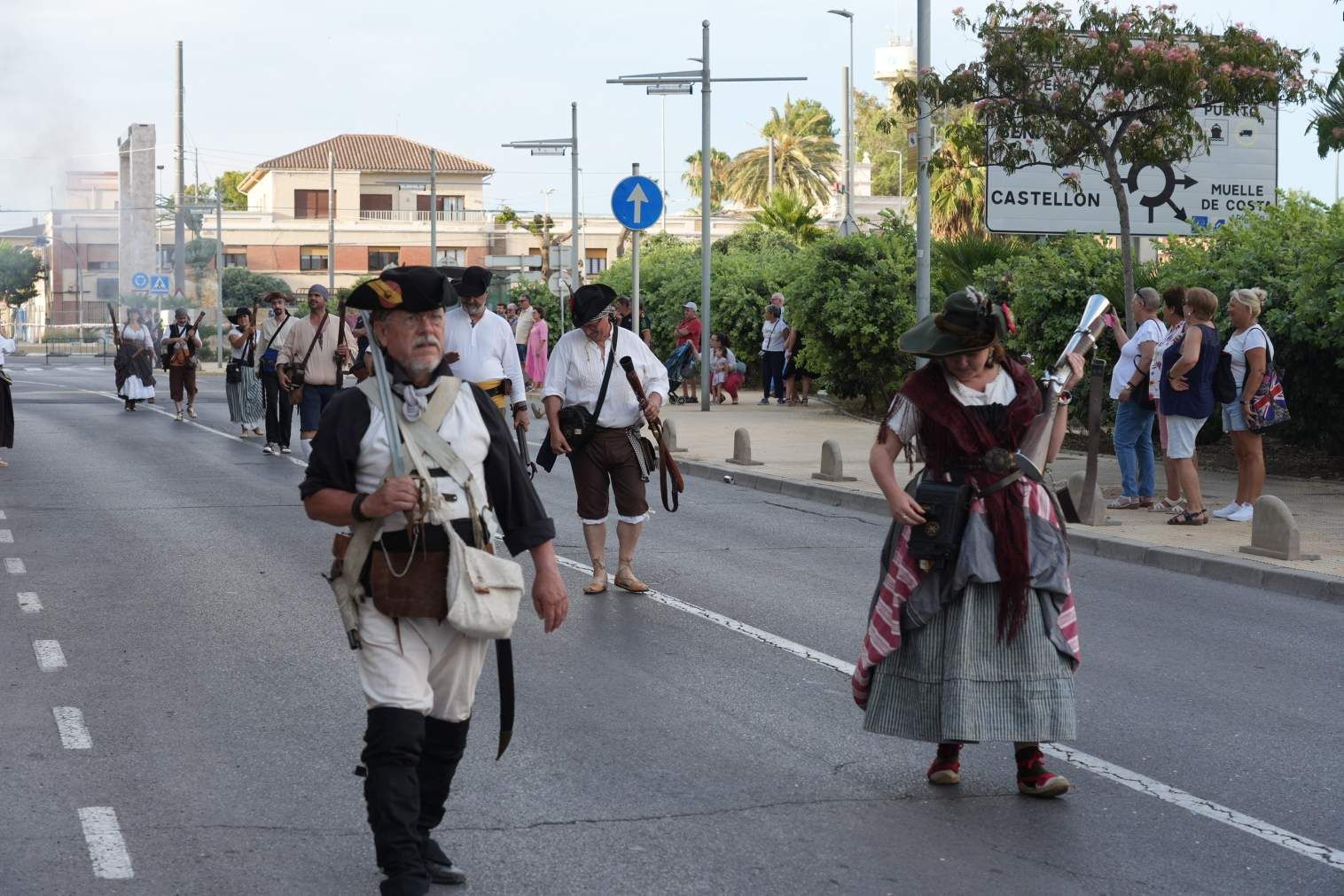 El Grau da inicio a las fiestas de Sant Pere con pólvora, bous y música