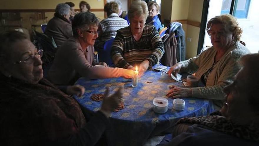 Villalonga se queda a media luz