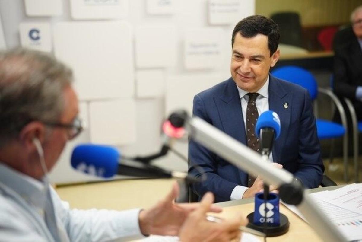 24/02/2025 Moreno "no consentirá" el "engañabobos" de un "cupo" catalán: "No quiero que nos condonen deuda sino financiación justa". El presidente de la Junta, Juanma Moreno, presidirá este viernes, 19 de diciembre, en el Palacio de San Telmo de Sevilla el acto de entrega de la XL edición de los premios Andalucía de Periodismo, que en este año 2025 han reconocido, por decisión unánime del jurado, la trayectoria profesional del comunicador Carlos Herrera, natural de Cuevas del Almanzora (Almería). SOCIEDAD ESPAÑA EUROPA POLÍTICA ANDALUCÍA JUNTA DE ANDALUCÍA