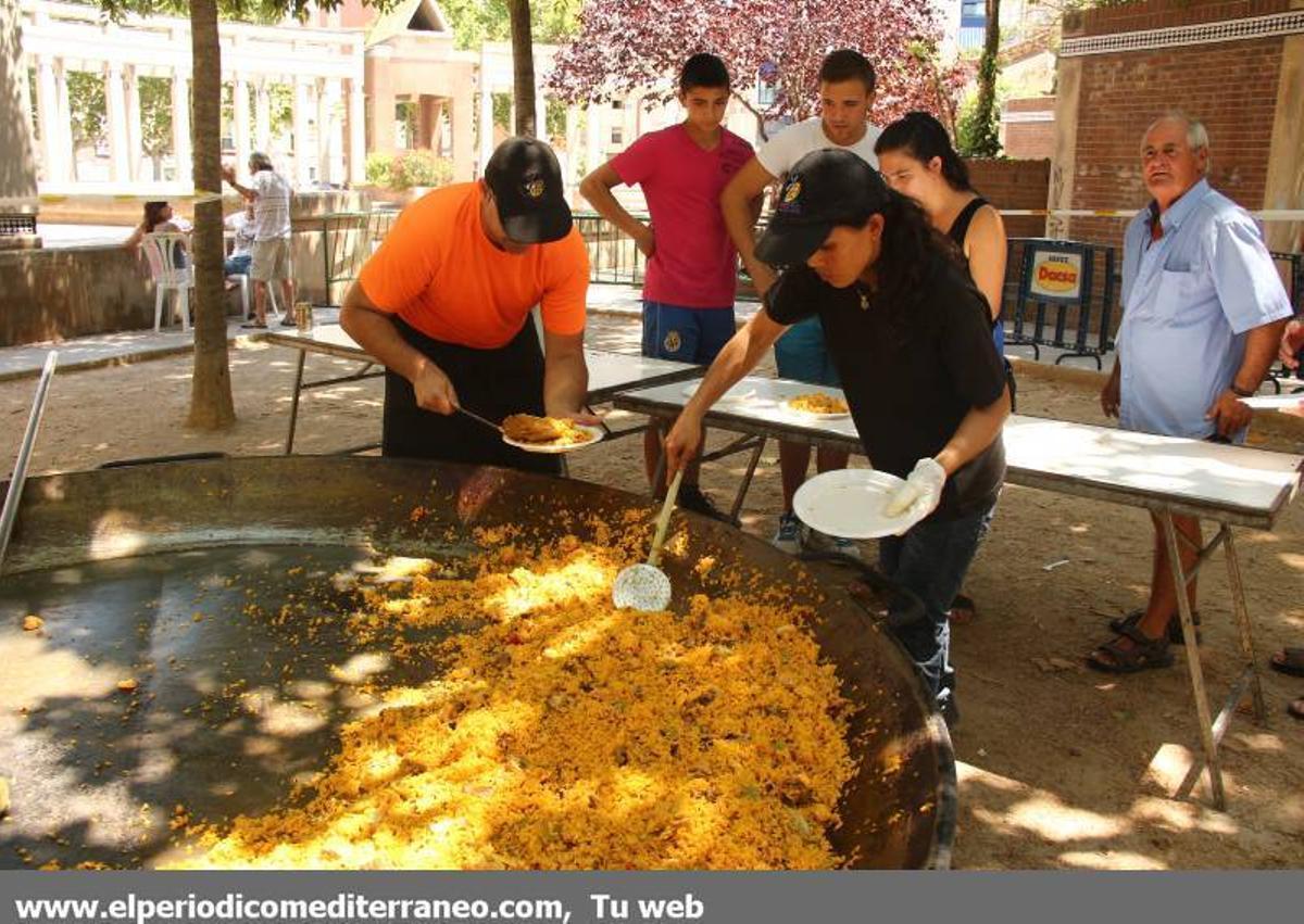 Paella monumental y baile de la tercera edad en la Panderola