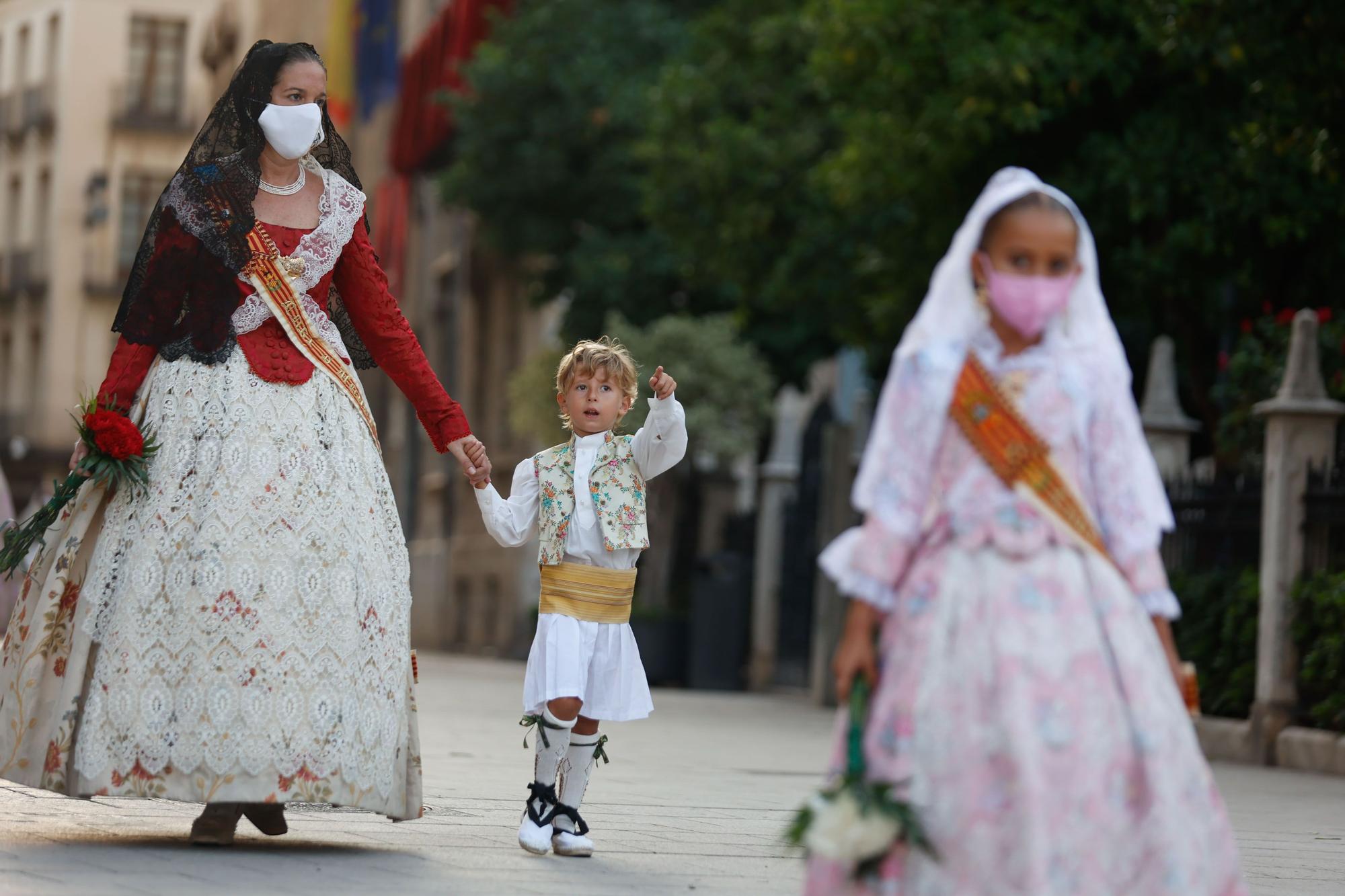 Búscate en el segundo día de Ofrenda por la calle Caballeros (entre las 19.00 y las 20.00 horas)