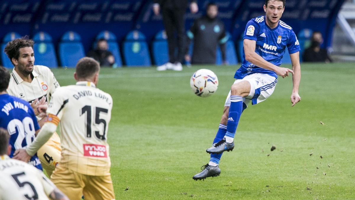 Disparo de Borja ante el Espanyol en el Tartiere