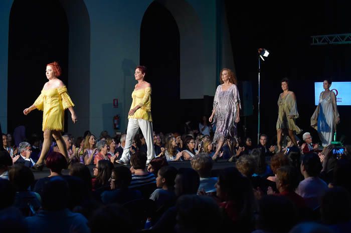 Desfile benéfico de la Asociación Canaria de ...