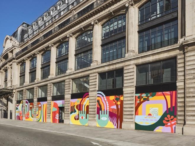 Pintura para decorar la fachada de las oficinas centrales de Louis Vuitton en París