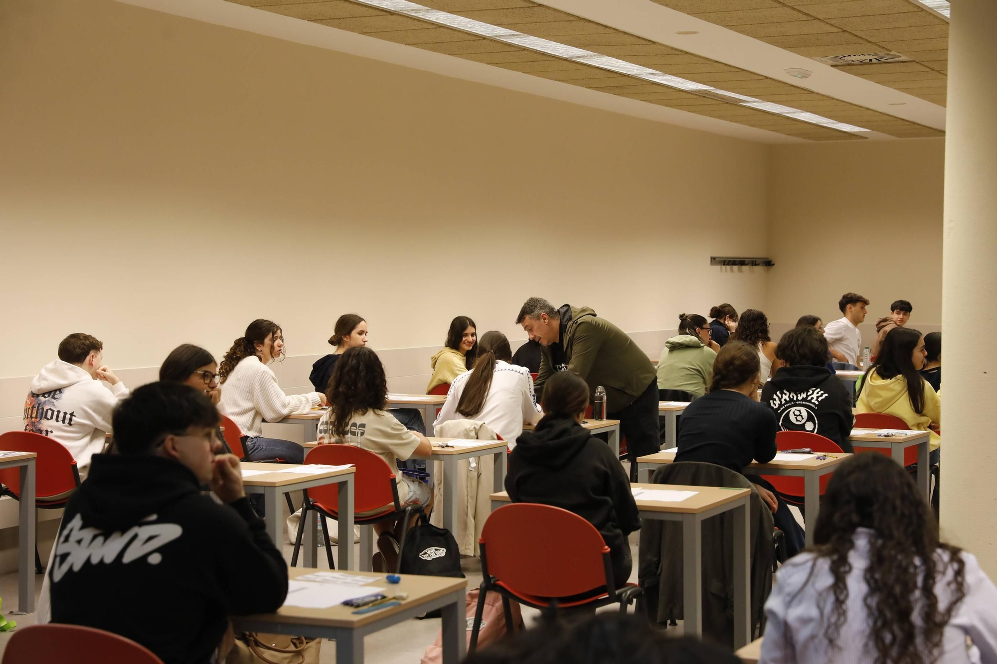 EN IMÁGENES: Así se vivió la primera jornada de la PAU en Asturias