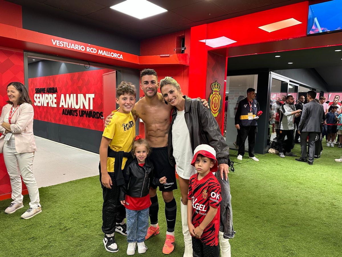 Dani Rodríguez junto a su familia en Son Moix