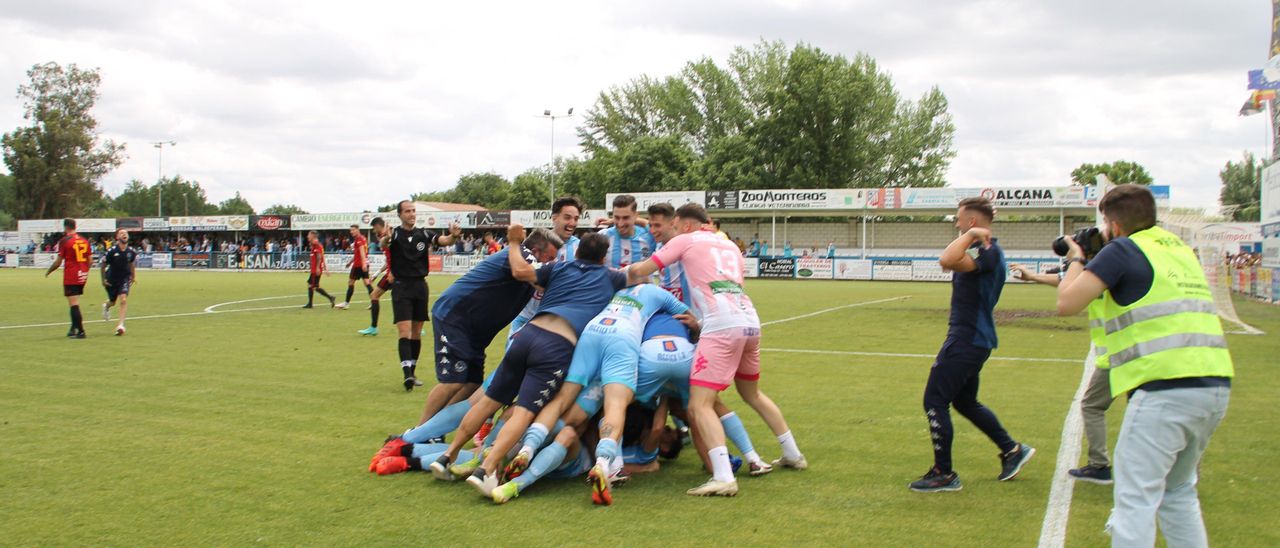 Euforia tras la remontada cauriense.