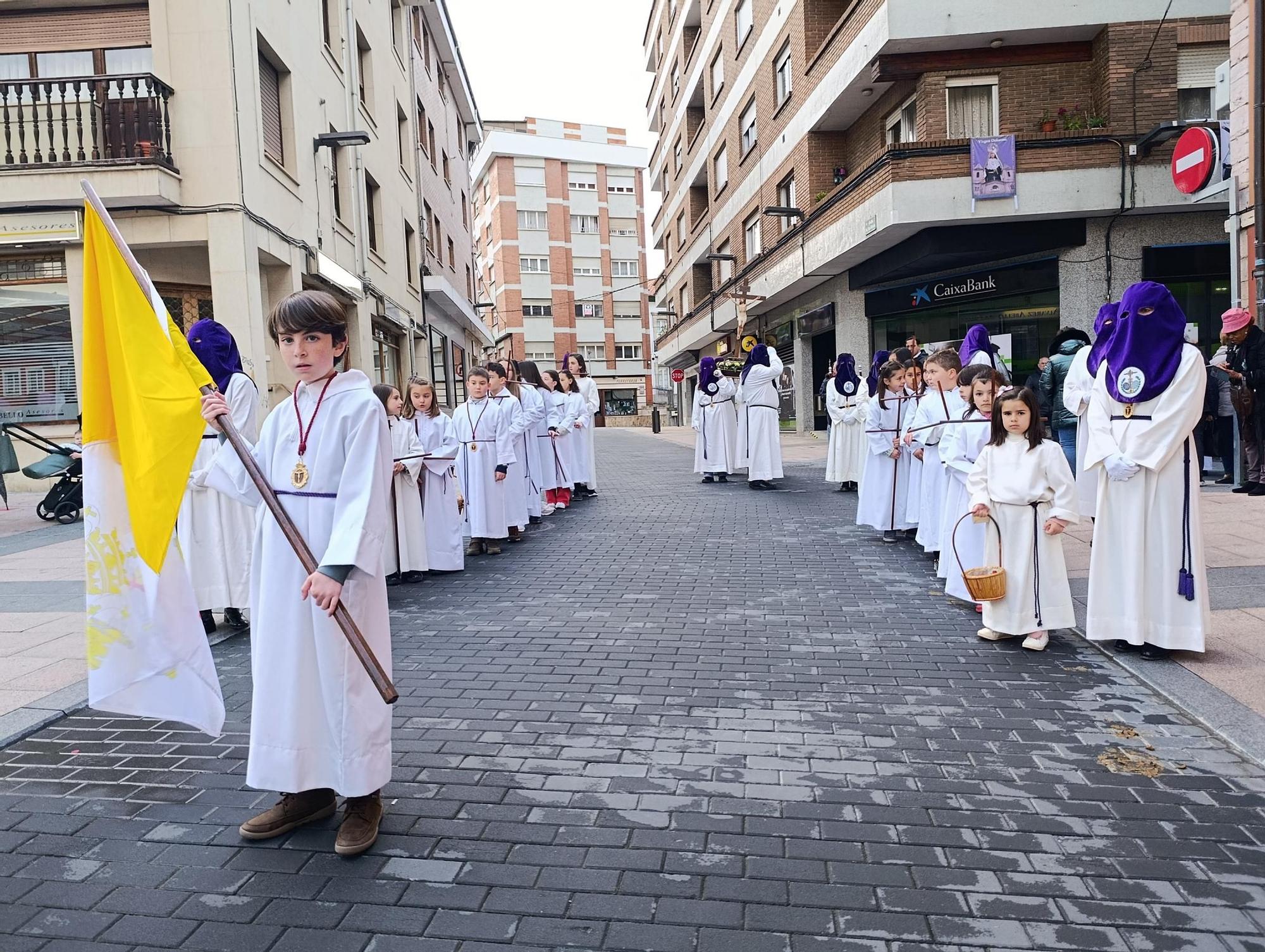 El Nazareno y la Virgen Dolorosa emocionan en Grado