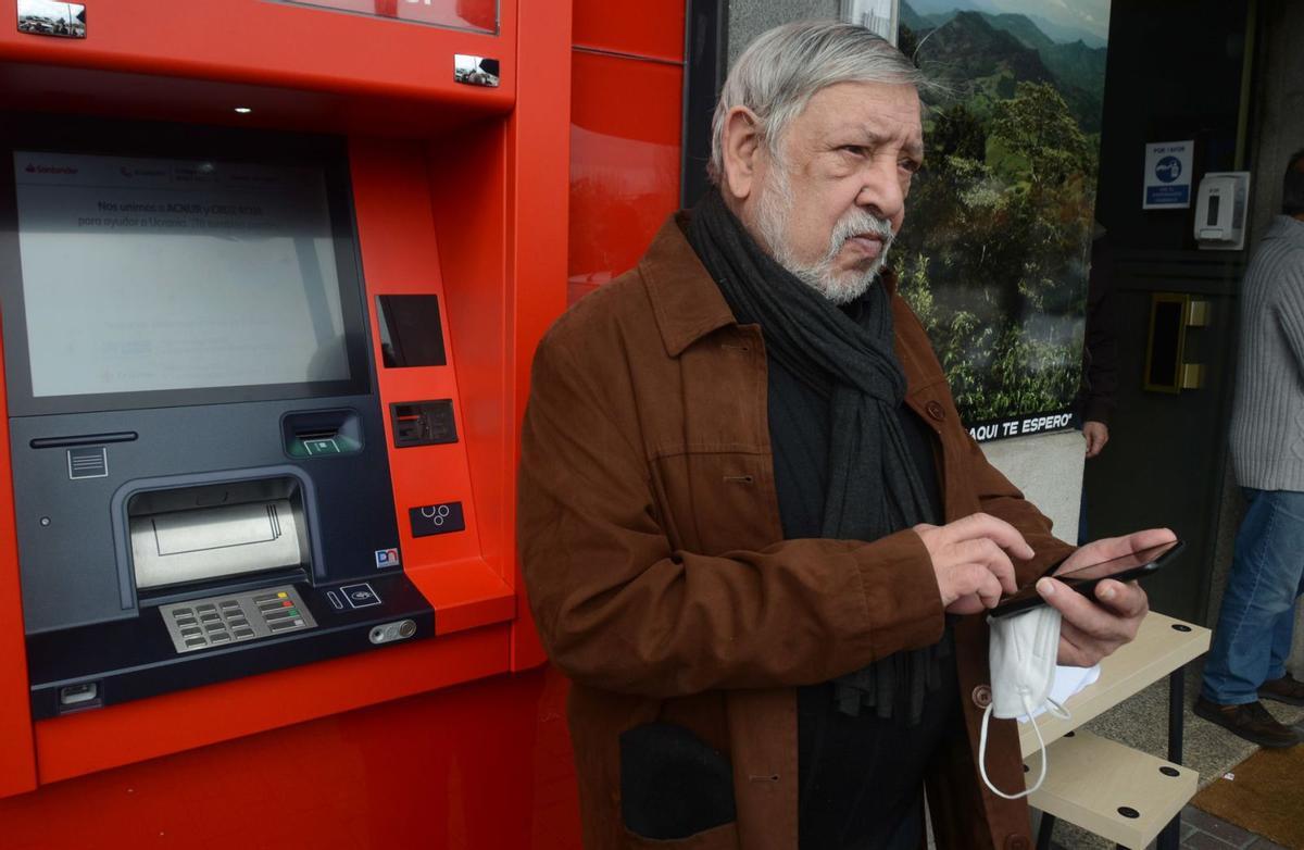 Jesús Bernárdez “Caramuxo”, vecino de Cangas de 74 años. // Gonzalo Núñez