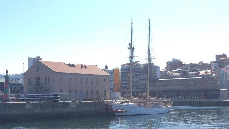 El buque, atracado en Vigo. // A. O.