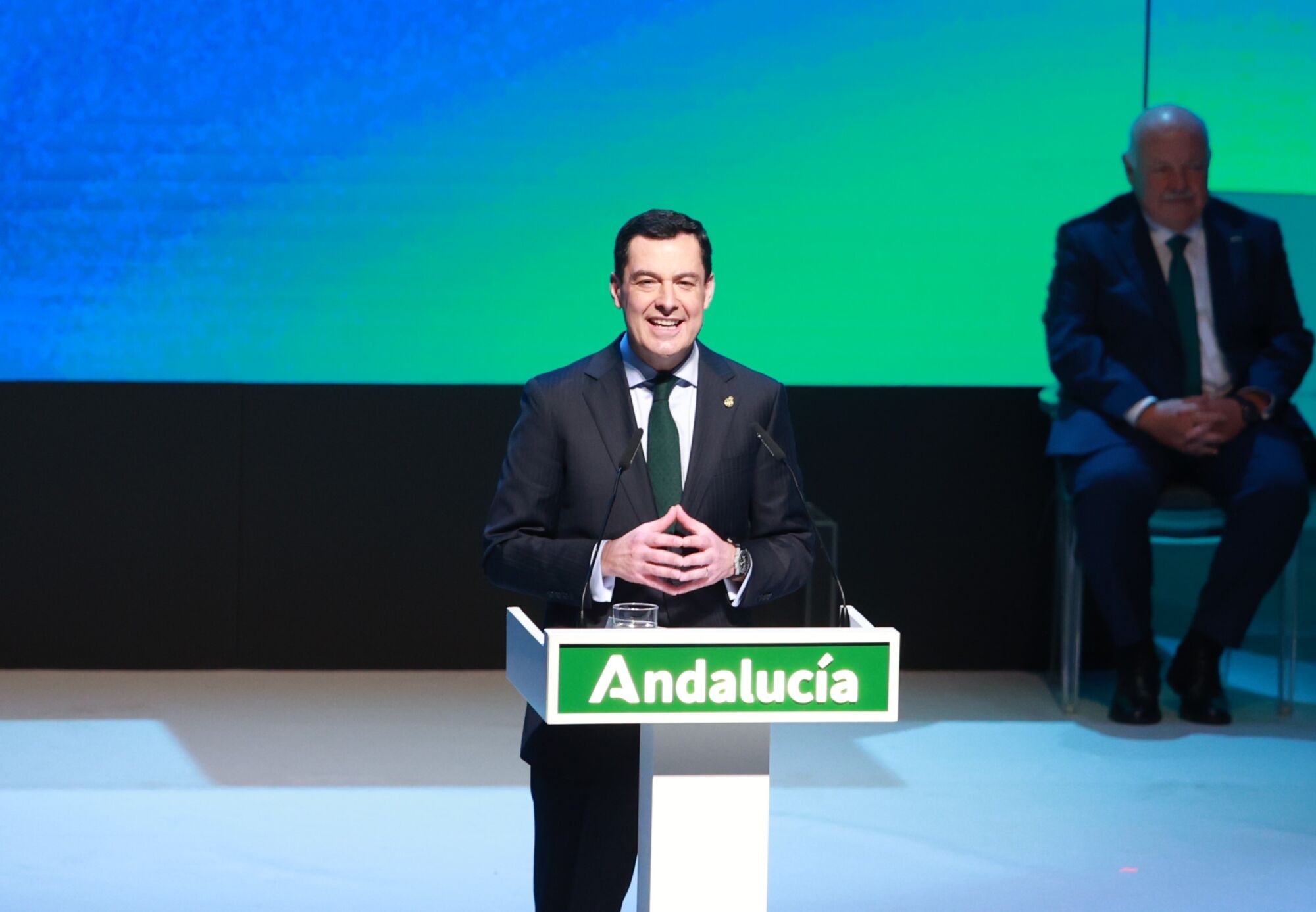 El presidente de la Junta de Andalucía, Juanma Moreno, y el presidente del Parlamento andaluz, Jesús Aguirre, entregan las Medallas de Andalucía y Títulos de Hijo Predilecto 2025 con motivo del 28F. A 28 de febrero de 2025, en Sevilla (Andalucía, España). Los títulos de Hijo Predilecto de Andalucía y las medallas de Andalucía suponen los máximos galardones concedidos por el Gobierno andaluz "en reconocimiento a las acciones, servicios y méritos excepcionales o extraordinarios, realizados en diferentes ámbitos, que hayan redundado en beneficio de Andalucía". 28 FEBRERO 2025 Rocío Ruz / Europa Press 28/02/2025. JUANMA MORENO;Rocío Ruz;