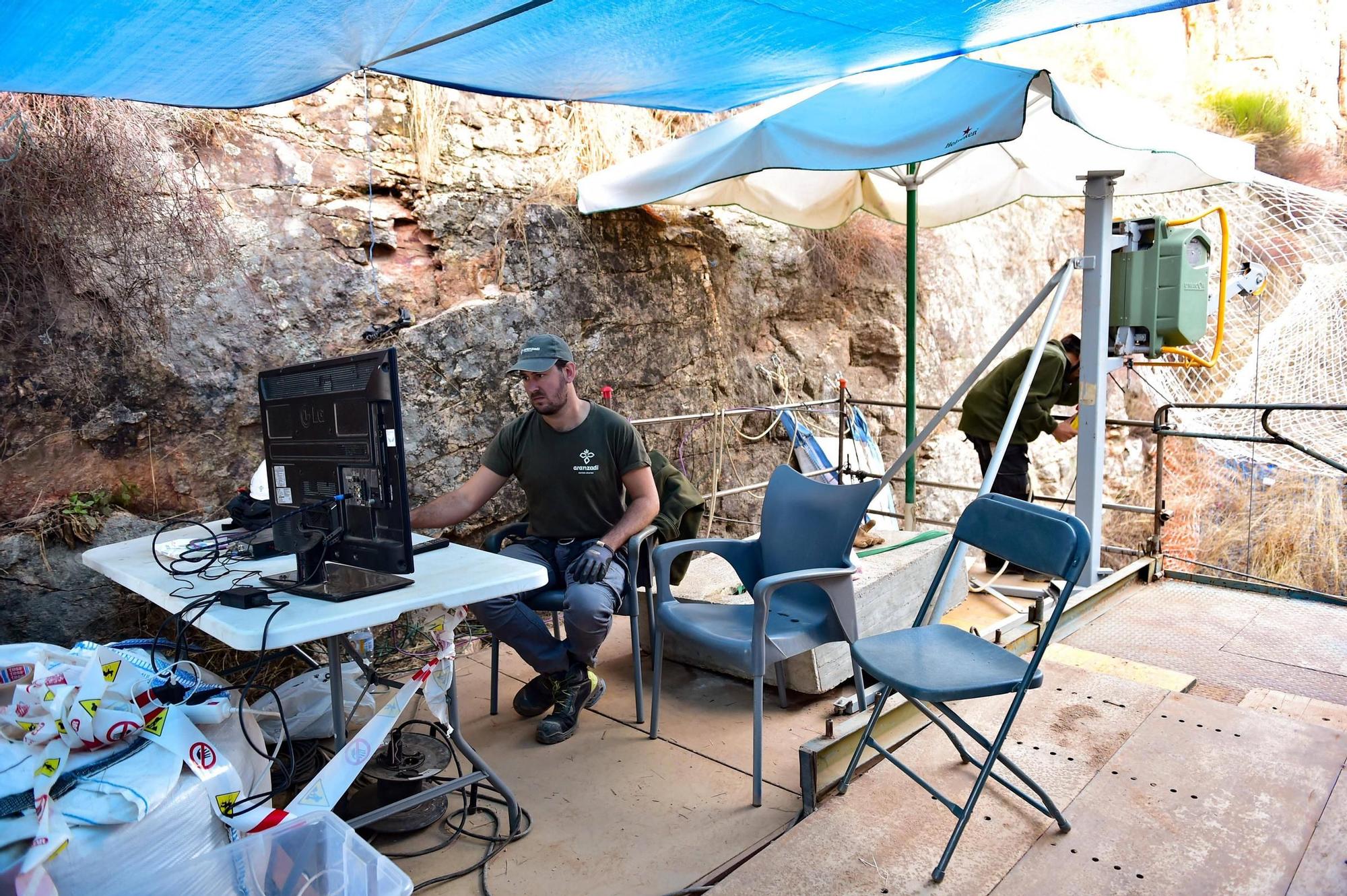 Fotogalería | Así se desarrollan los trabajos de exhumación en la mina La Paloma de Zarza la Mayor