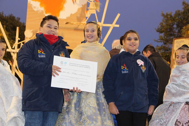 Entrega de los certificados de la Unesco a las Fallas infantiles