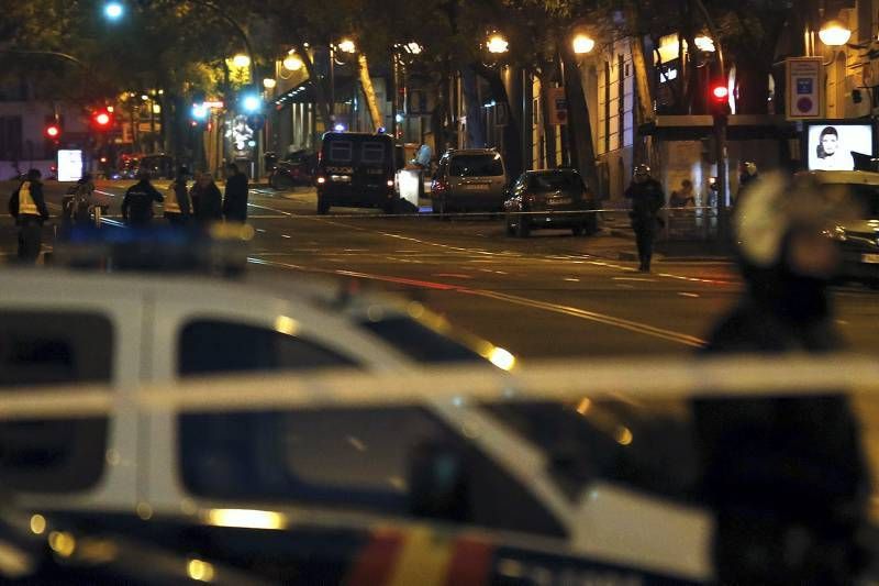 Un turolense estrella su coche contra la sede del PP en Madrid