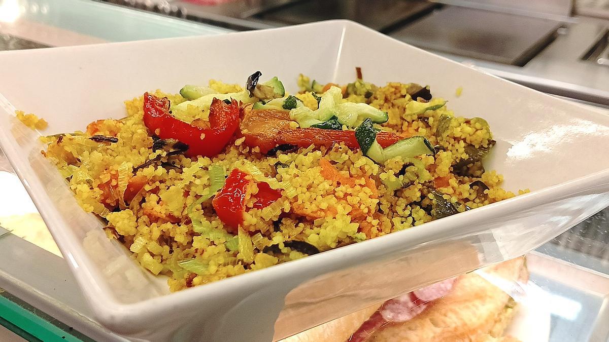 El cuscús de Bar Ket, suelto y con las verduras fritas o salteadas.