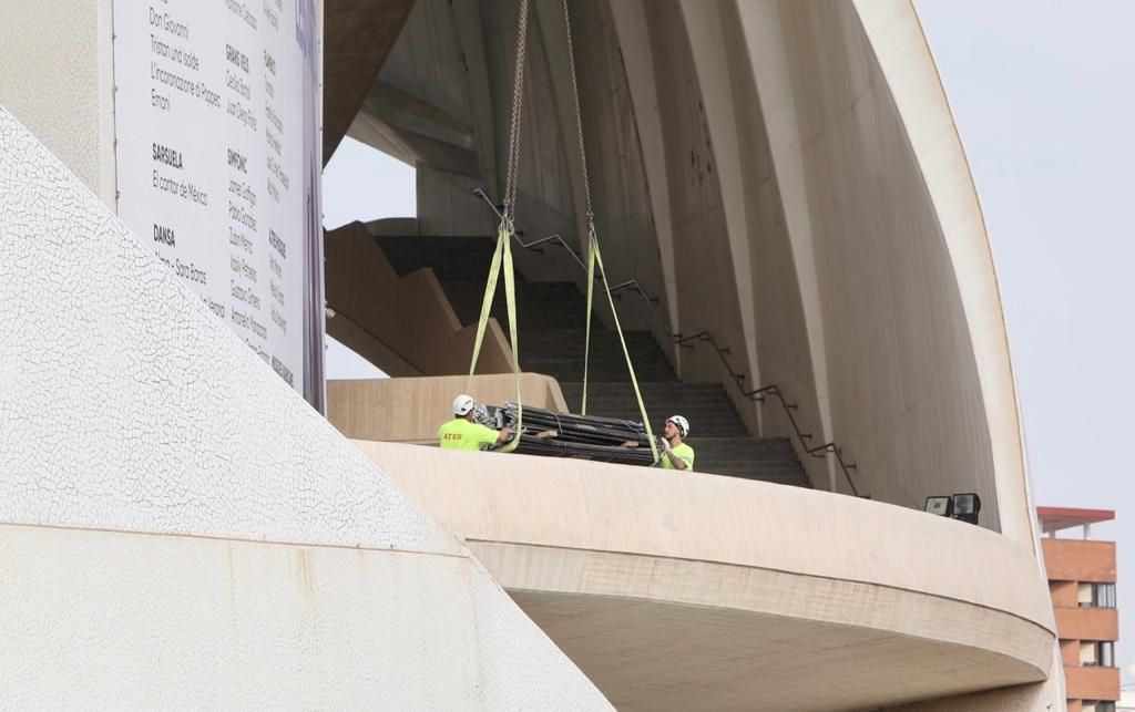 Trabajos de pintura y reparación del cascarón en Les Arts