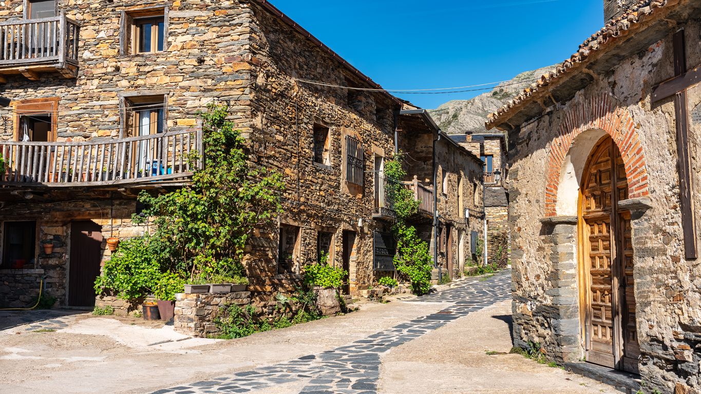 Valverde de los Arroyos es uno de los Pueblos Negros de Guadalajara